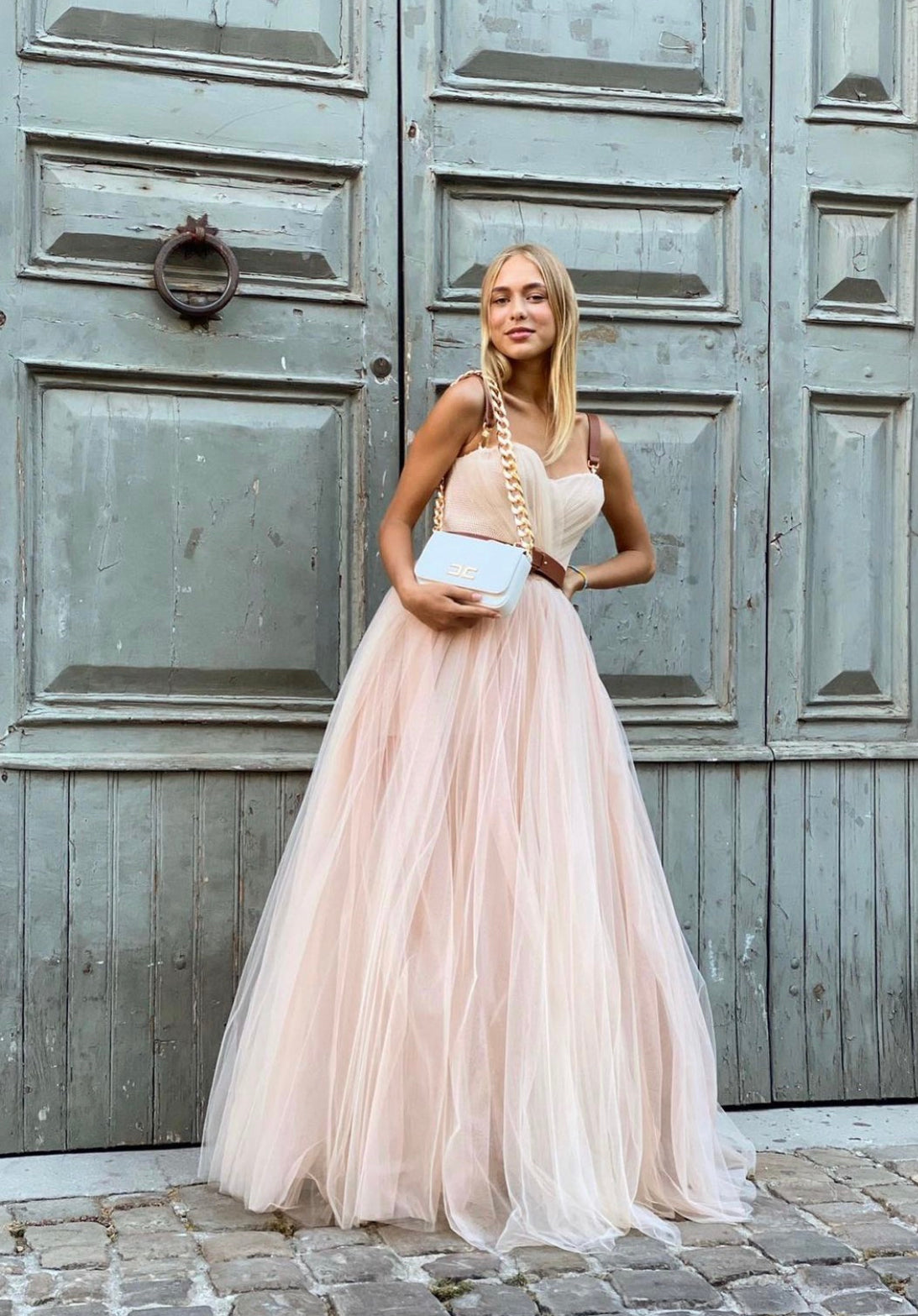 RODE TAPIJT JURK MET LEDEREN DETAILS