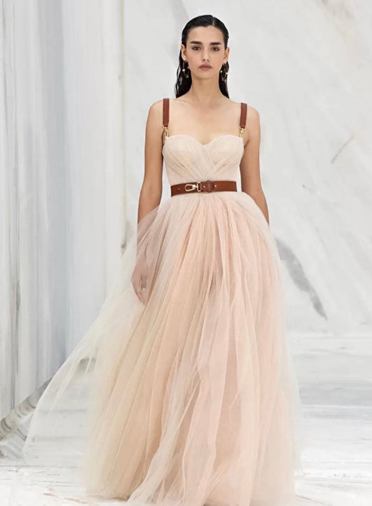 ROBE RED CARPET AVEC DETAILS EN CUIR